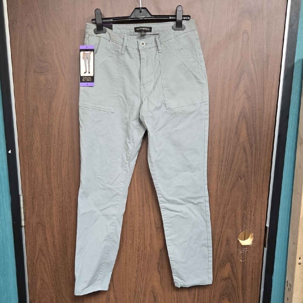 Banana Republic Size 4 Light Grey Denim Chino Style Ankle Pant